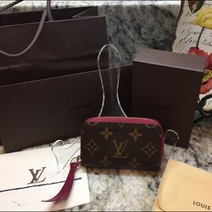 🚫SOLD🚫 Louis Vuitton Zippy Multicartes - Fuchsia